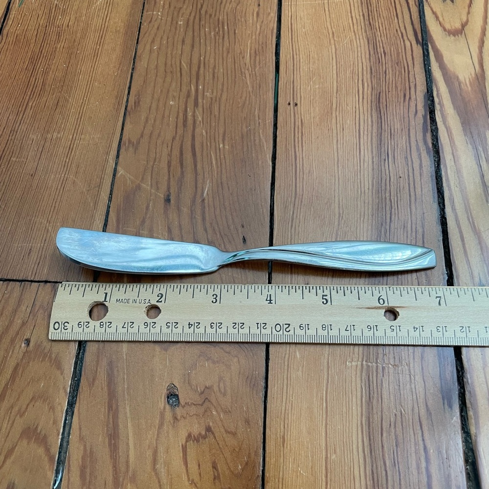 Oneida Silver Groove Flat Handle Master Butter Knife Stainless Steel 18/0